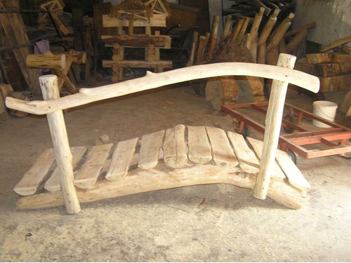 Ogrodowy mostek drewniany
