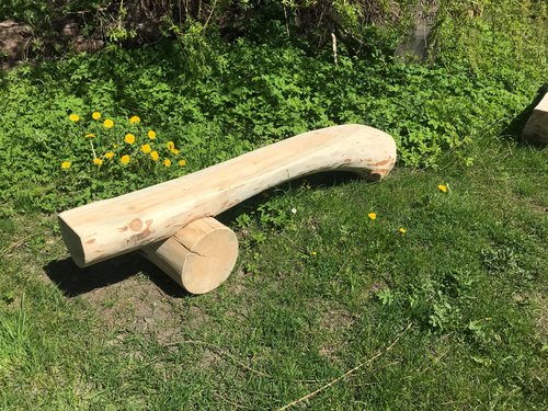 ławka drewniana ogrodowa bez oparcia z bala.